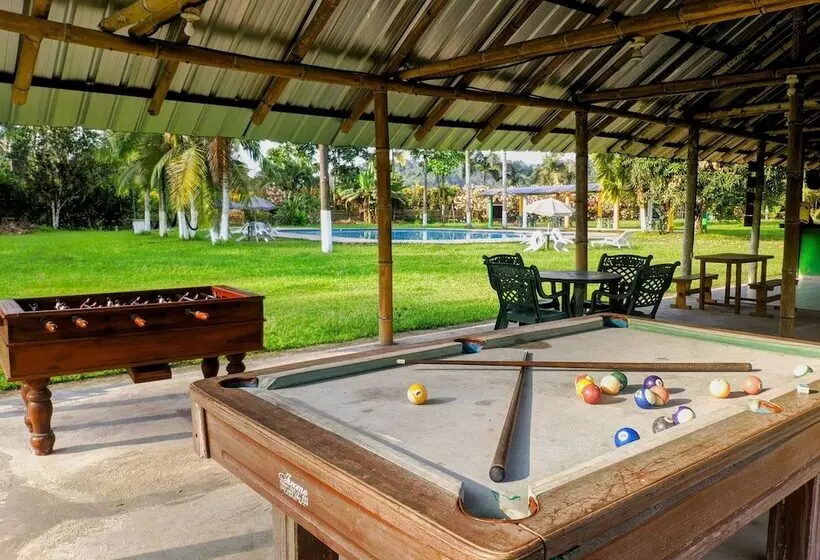ホテル Puerto Quito Lodge
