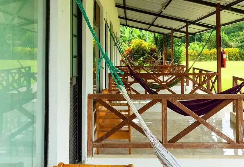 ホテル Puerto Quito Lodge