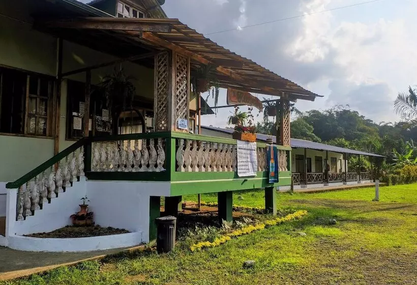 ホテル Puerto Quito Lodge