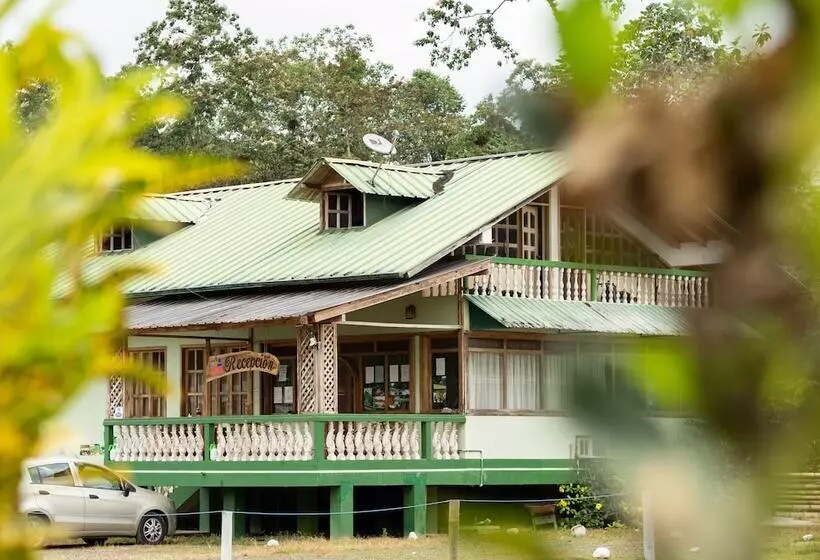 ホテル Puerto Quito Lodge