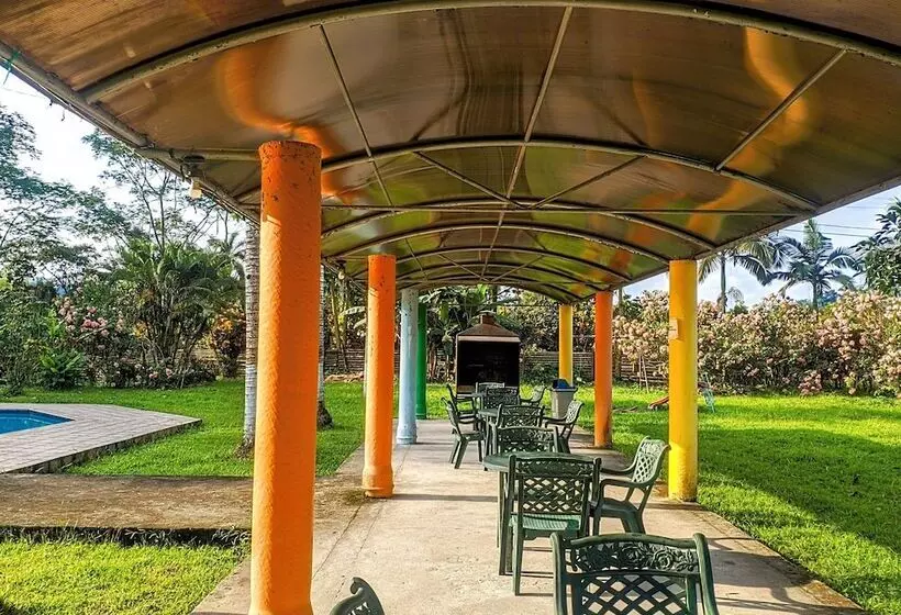 ホテル Puerto Quito Lodge