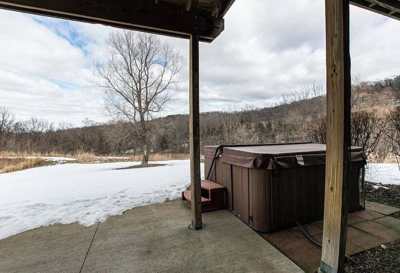 Lorelei Cabins Aster