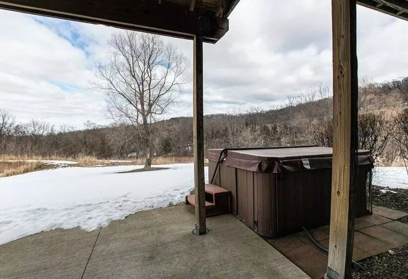 Lorelei Cabins Aster