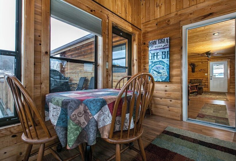 Lorelei Cabins Aster