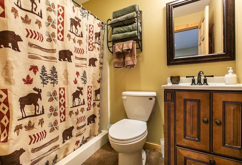 Lorelei Cabins Aster