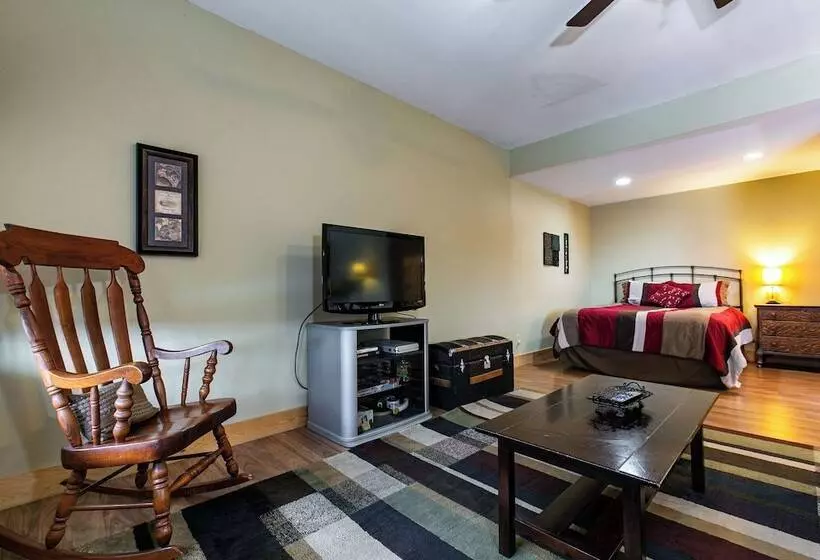 Lorelei Cabins Aster