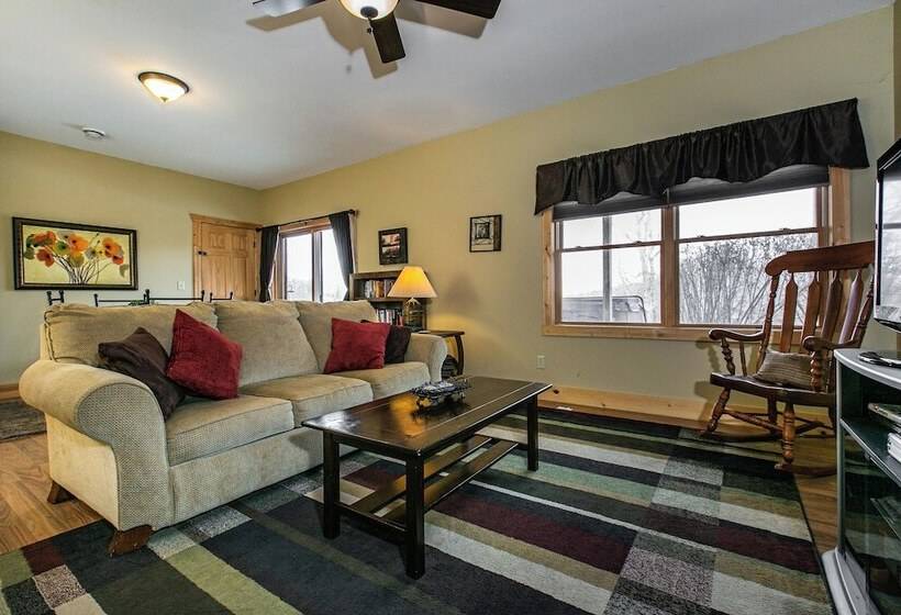 Lorelei Cabins Aster