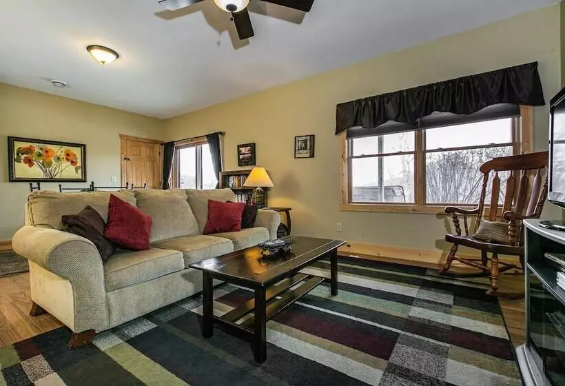 Lorelei Cabins Aster