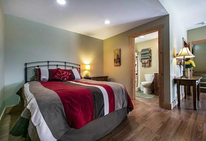 Lorelei Cabins Aster