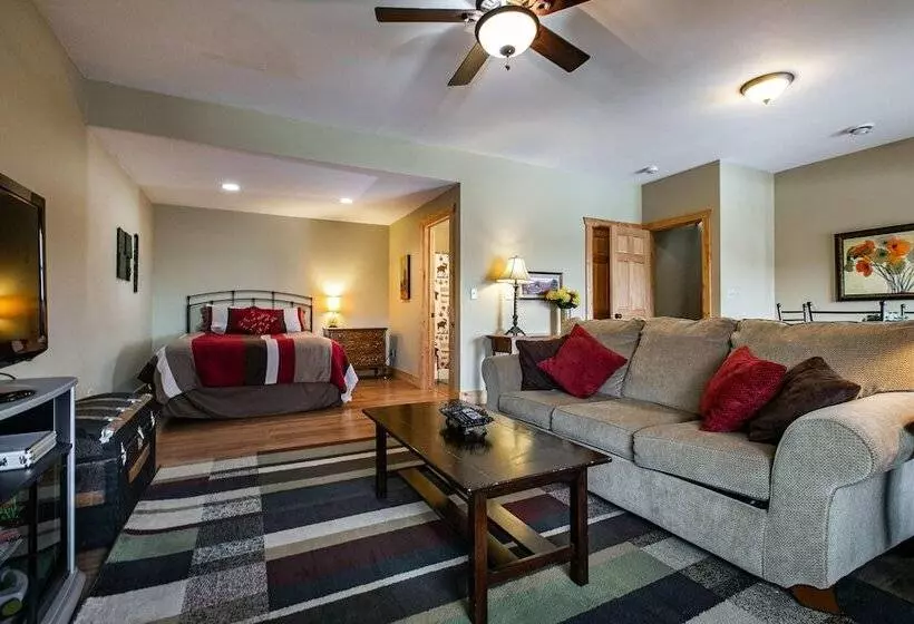 Lorelei Cabins Aster