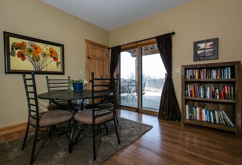 Lorelei Cabins Aster