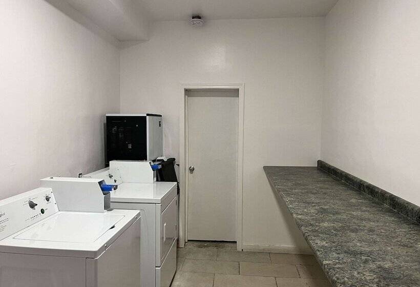 Motel 6 Williamstown