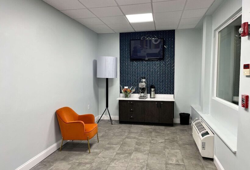 Motel 6 Williamstown