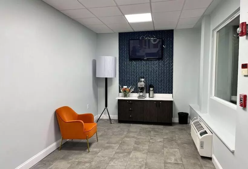 Motel 6 Williamstown