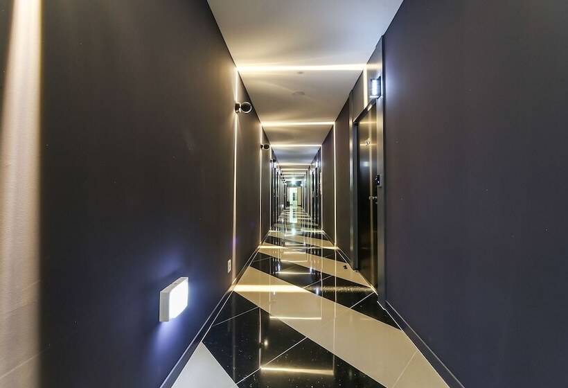 Motel Geojedo Jangseungpo Hotel Carara