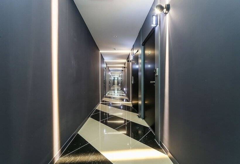 Motel Geojedo Jangseungpo Hotel Carara