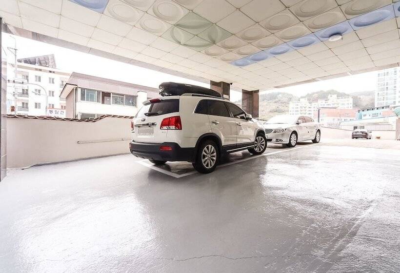 Motel Geojedo Jangseungpo Hotel Carara