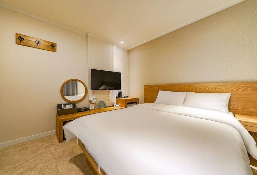 Motel Geojedo Jangseungpo Hotel Carara