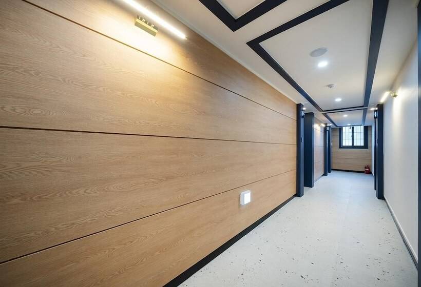 Motel Uiryeong Crystal