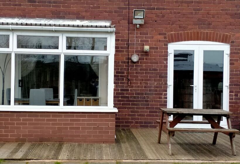 דירת נופש The Nest, An Immaculate 3 Bed House In Walsall