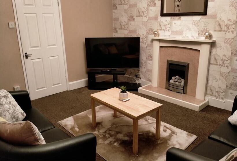 דירת נופש The Nest, An Immaculate 3 Bed House In Walsall