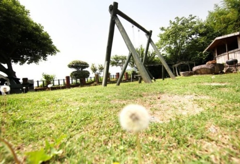 Geojedo Hakdong Mongdol Pension