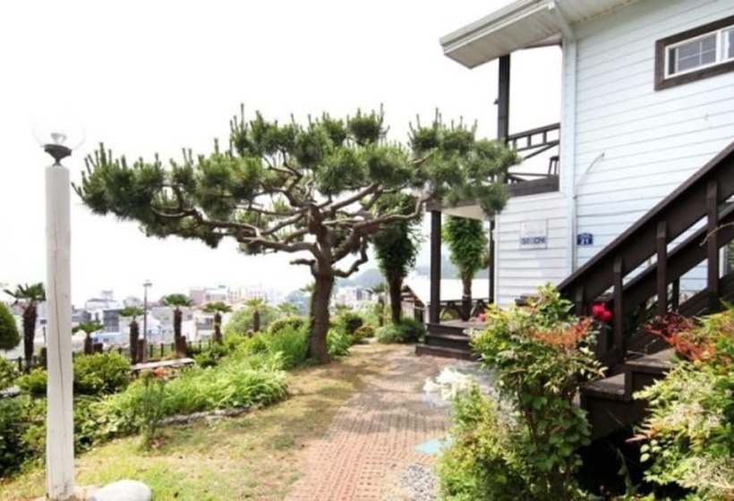 Geojedo Hakdong Mongdol Pension