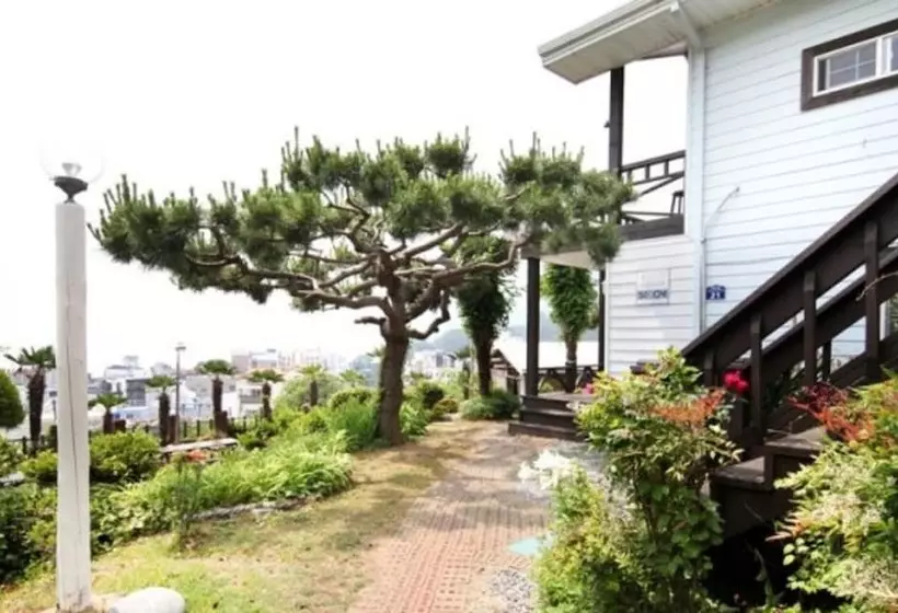 Geojedo Hakdong Mongdol Pension