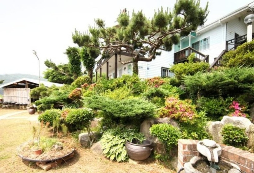 Geojedo Hakdong Mongdol Pension