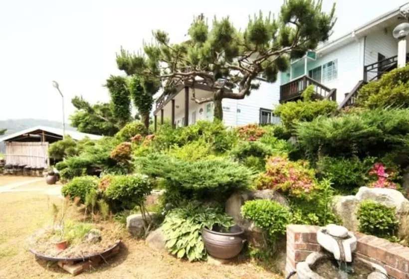 Geojedo Hakdong Mongdol Pension