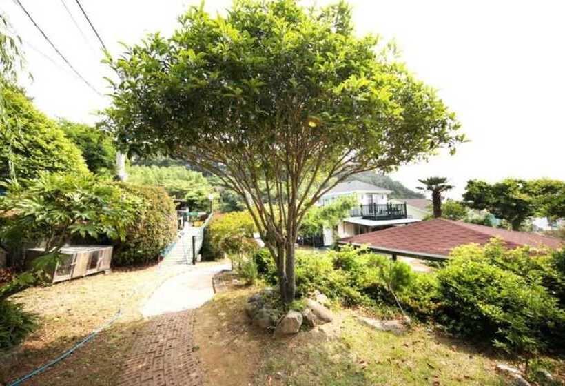 Geojedo Hakdong Mongdol Pension
