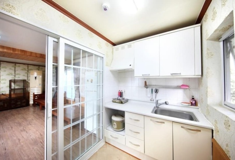 Geojedo Hakdong Mongdol Pension