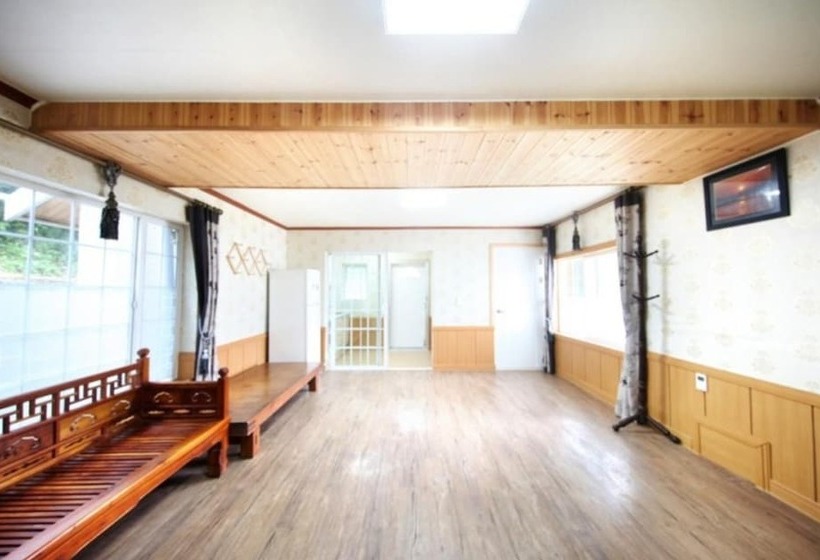 Geojedo Hakdong Mongdol Pension