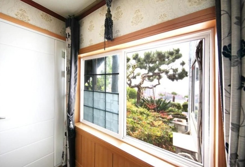 Geojedo Hakdong Mongdol Pension