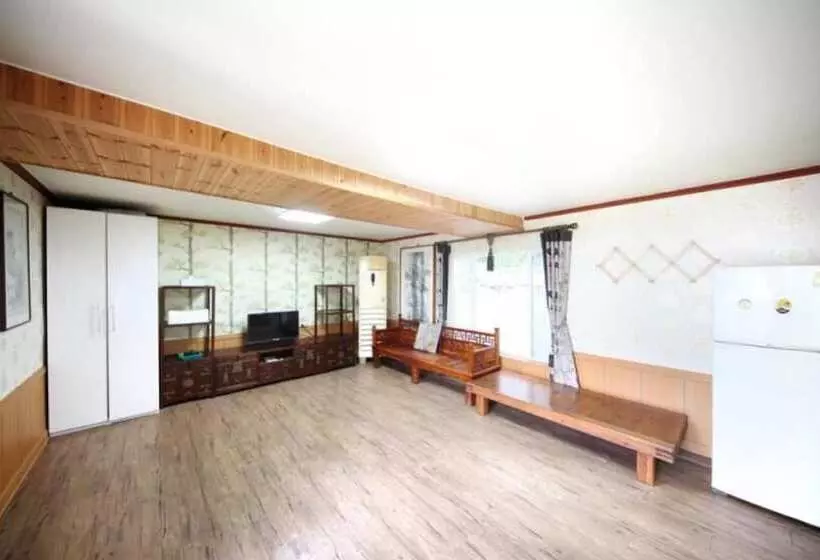 Geojedo Hakdong Mongdol Pension