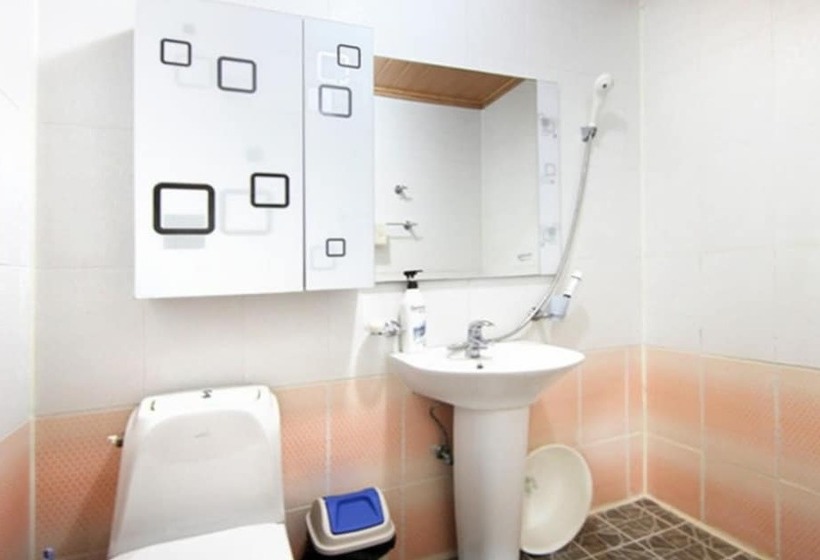 Geojedo Hakdong Mongdol Pension