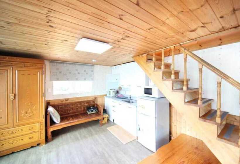 Geojedo Hakdong Mongdol Pension