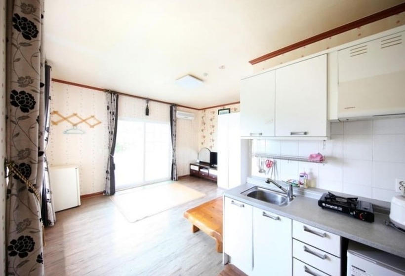 Geojedo Hakdong Mongdol Pension