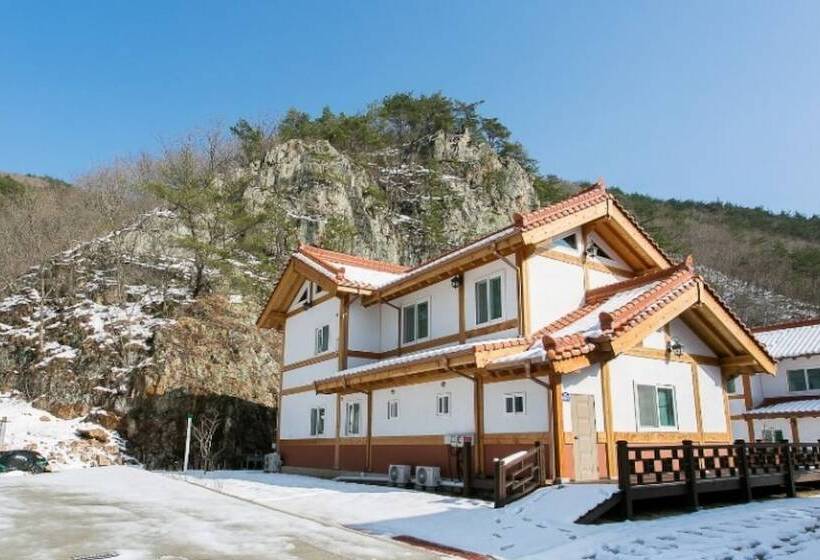 Gyeongju Hanok Kkotjam Pension