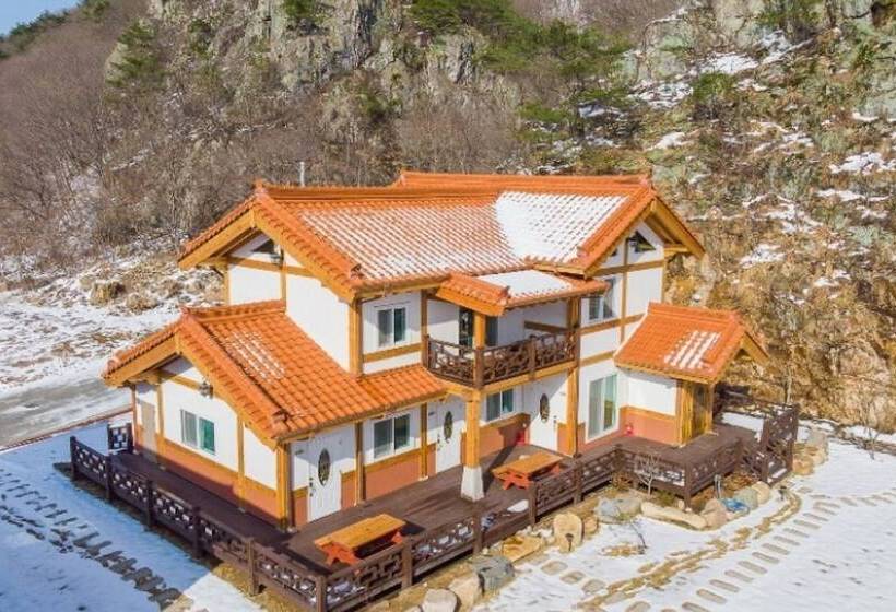 Gyeongju Hanok Kkotjam Pension