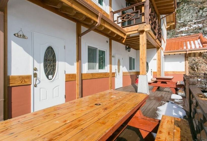 Gyeongju Hanok Kkotjam Pension