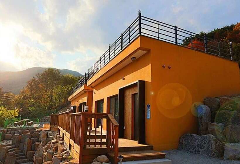 Hapcheon Gayasan Hwangtomaeul Pension