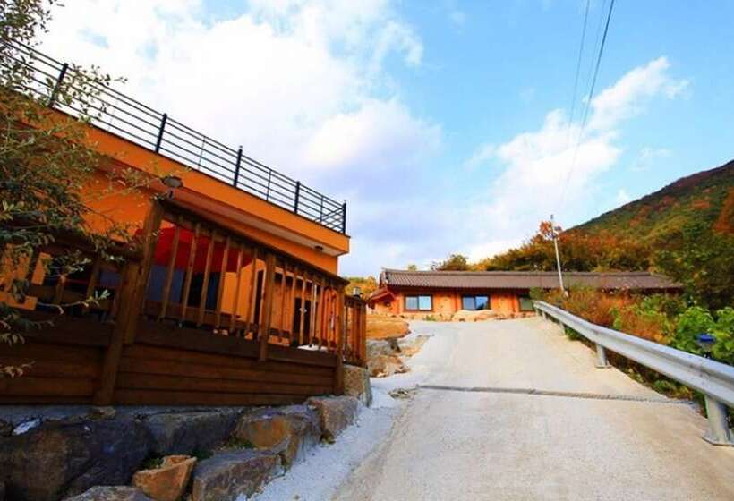 Hapcheon Gayasan Hwangtomaeul Pension