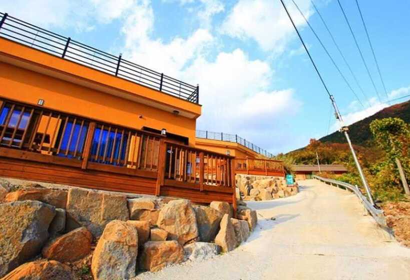 Hapcheon Gayasan Hwangtomaeul Pension