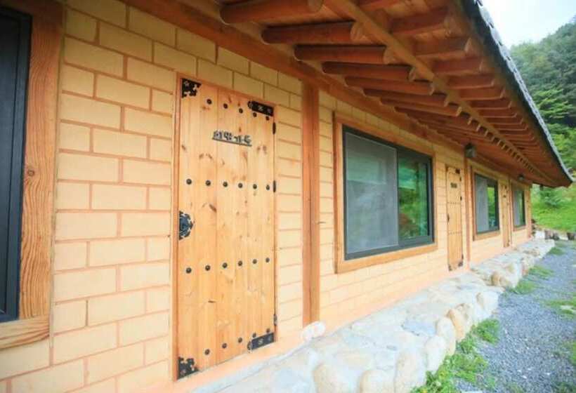 Hapcheon Gayasan Hwangtomaeul Pension