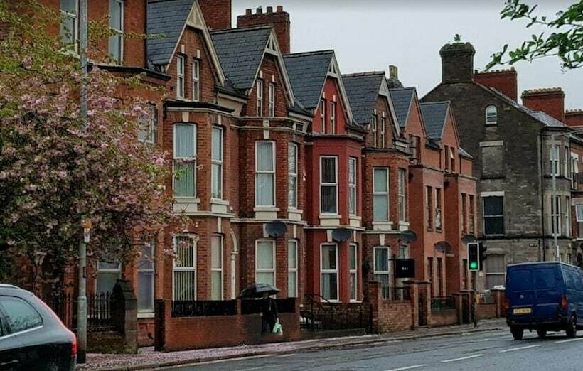 בית מלון כפרי Cavehill Castle