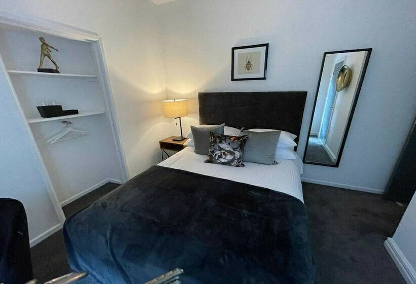 בית מלון כפרי Cavehill Castle