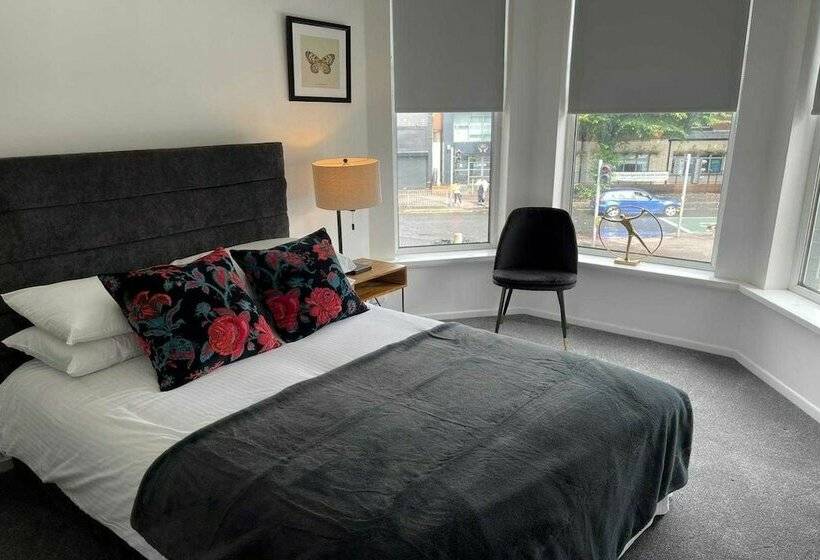 בית מלון כפרי Cavehill Castle