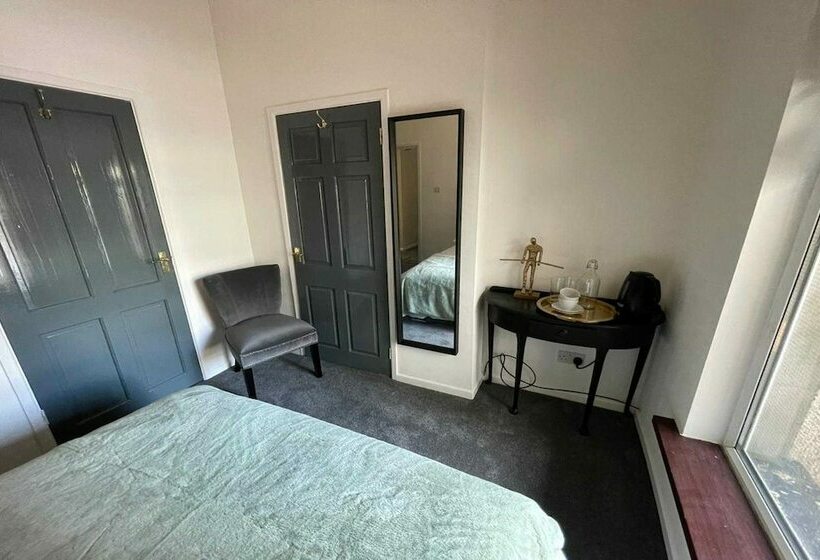 בית מלון כפרי Cavehill Castle