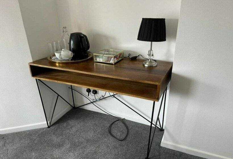 בית מלון כפרי Cavehill Castle